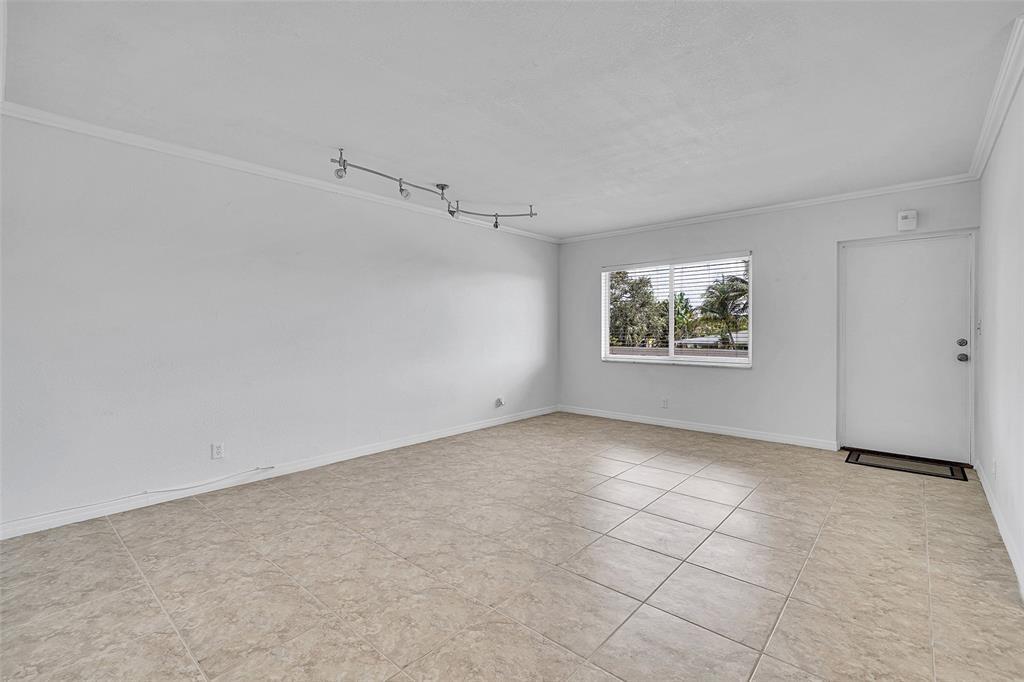 PRESIDENTIAL CONDOMINUM - Residential Lease