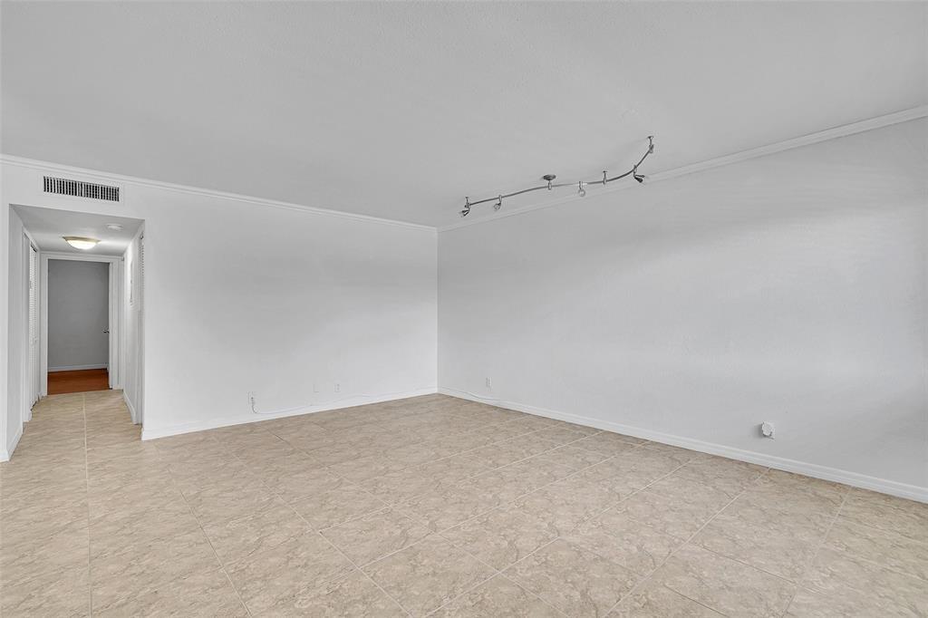 PRESIDENTIAL CONDOMINUM - Residential Lease