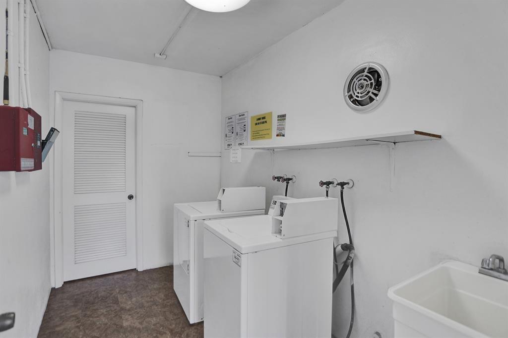 PRESIDENTIAL CONDOMINUM - Residential Lease