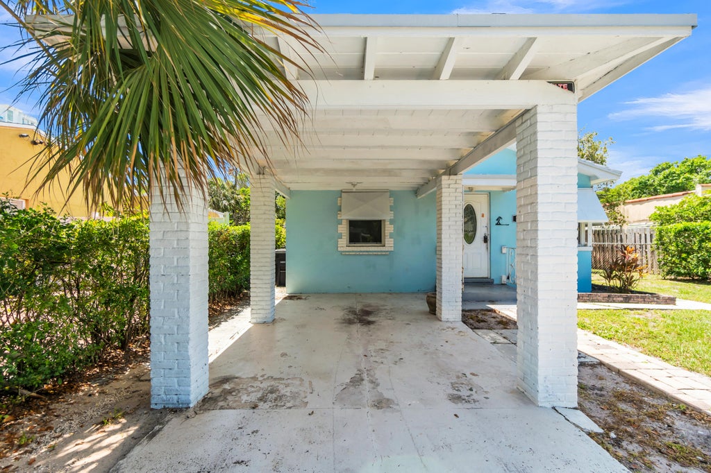 Photo of 434 49th Street, West Palm Beach, FL 33407 (MLS # B26059201)