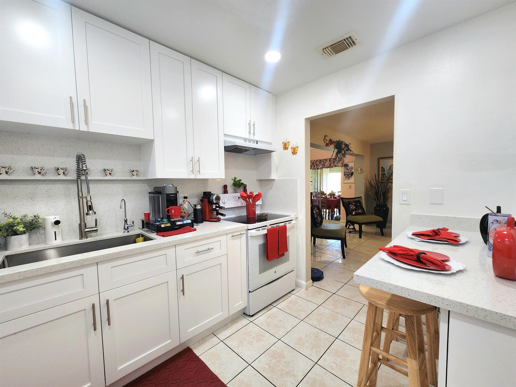 7235 Pine Bluff Drive, Lake Worth, FL, 33467/$375,000 4 7235 Pine Bluff Drive