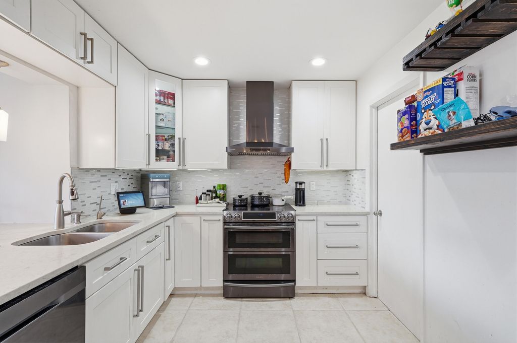 Photo of 7520 SW 1st St, Margate, FL 33068 (MLS # B26000625)