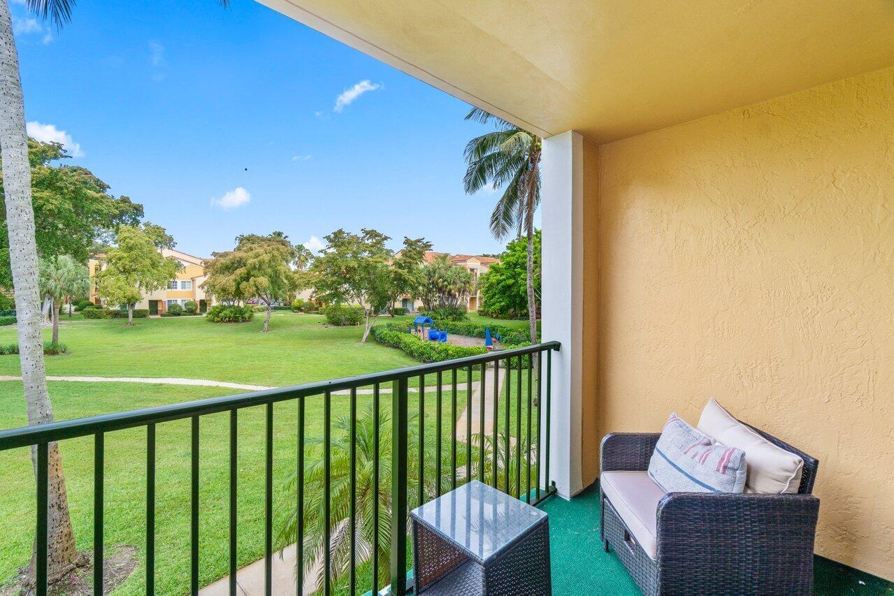 YACHT CLUB ON THE INTRACO - Residential Lease