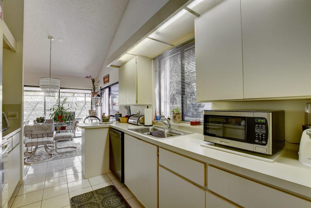 SARATOGA POINTE - Residential