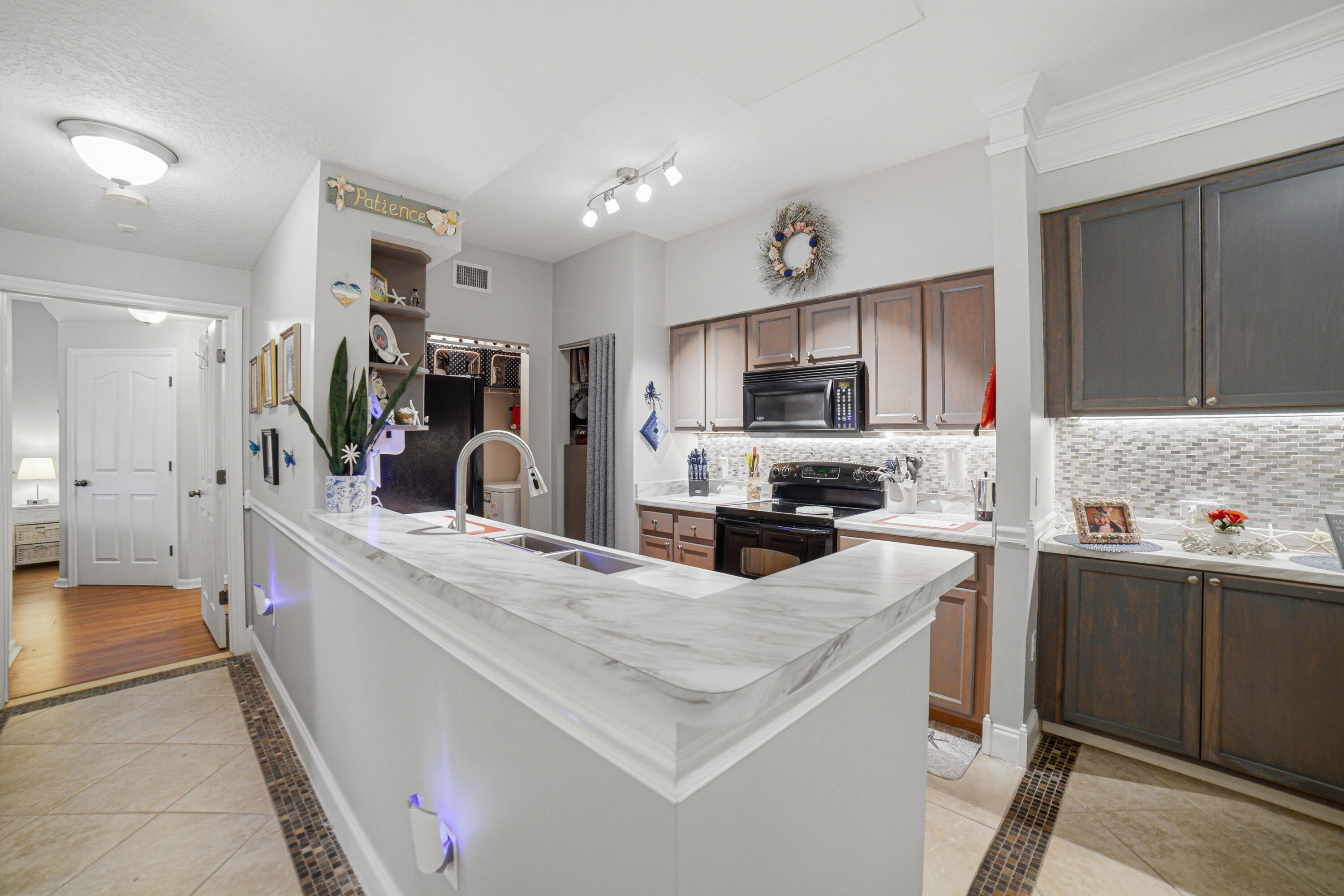 6101 Myrtlewood Circle W