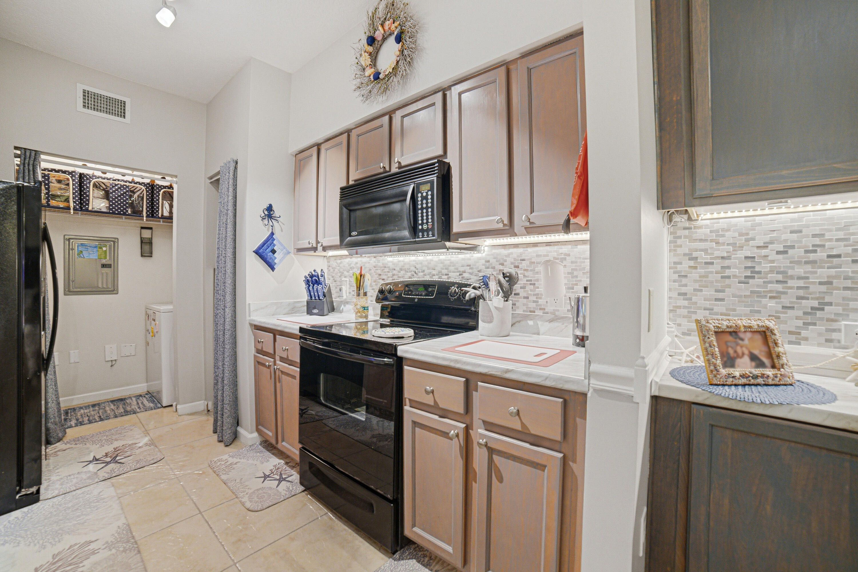 6101 Myrtlewood Circle W