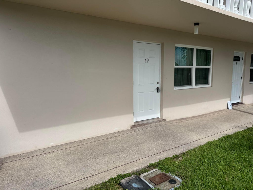 Photo of 49 Hastings D, West Palm Beach, FL 33417 (MLS # B26090237)