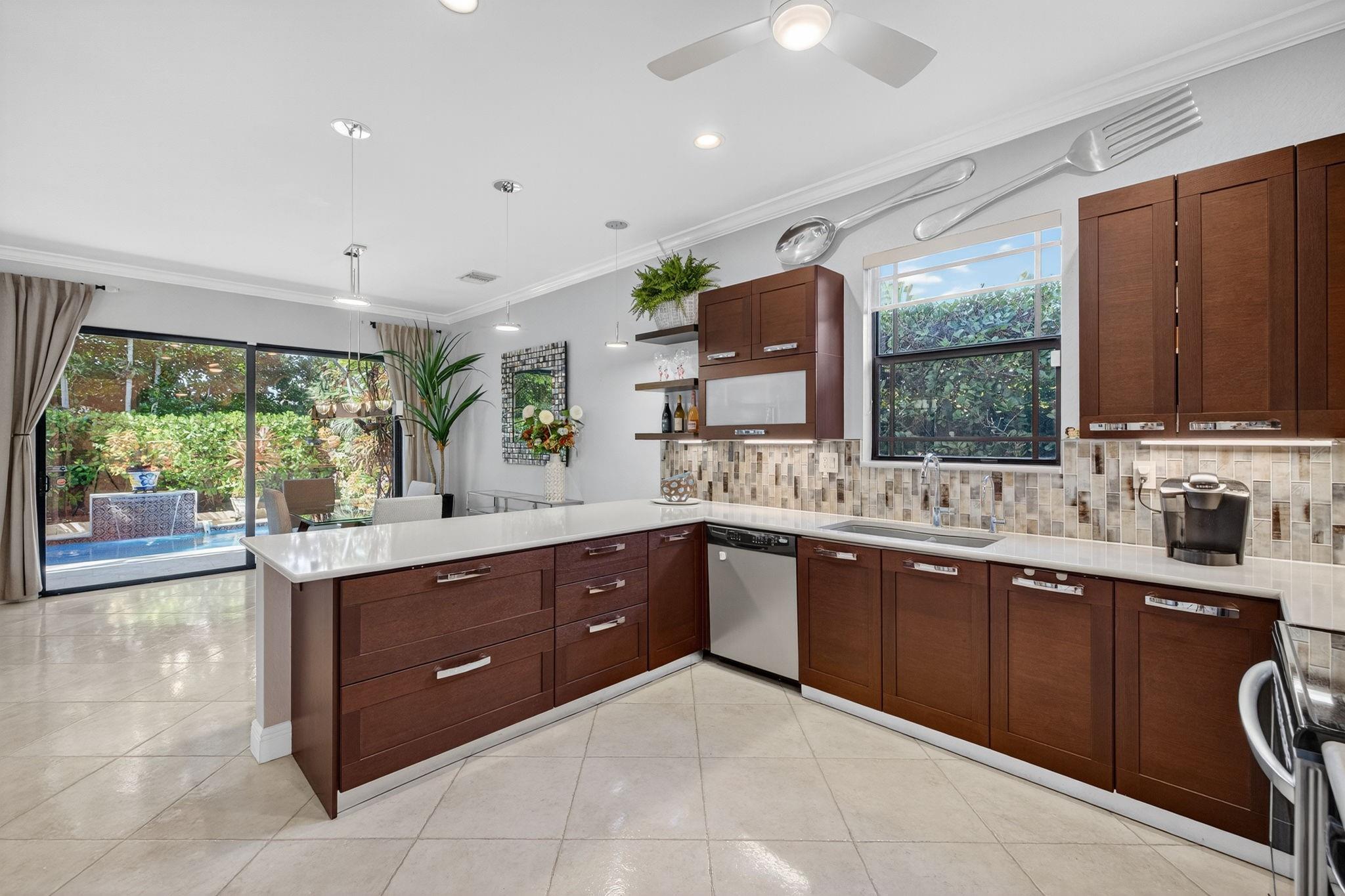 Lake Ridge Corner Townhou - Residential