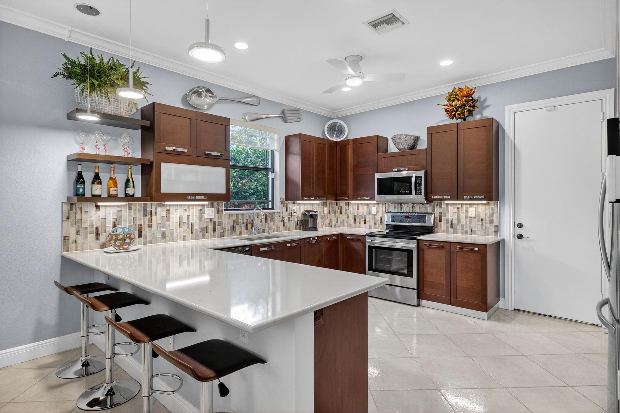 Lake Ridge Corner Townhou - Residential
