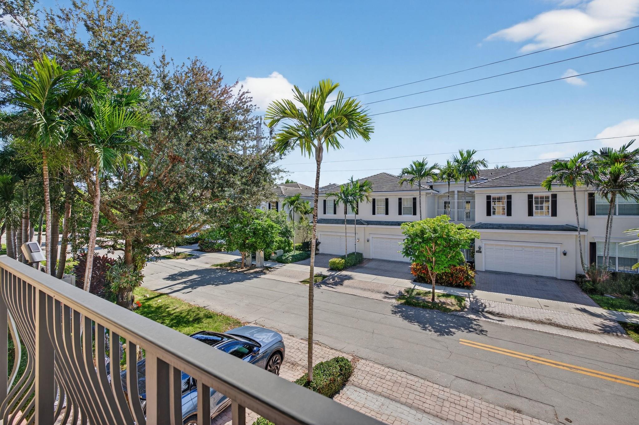 Lake Ridge Corner Townhou - Residential