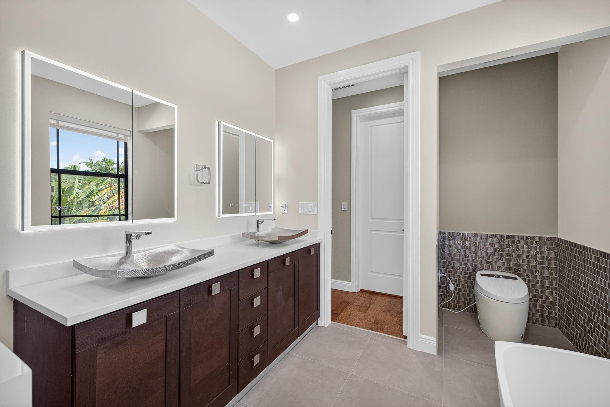Lake Ridge Corner Townhou - Residential