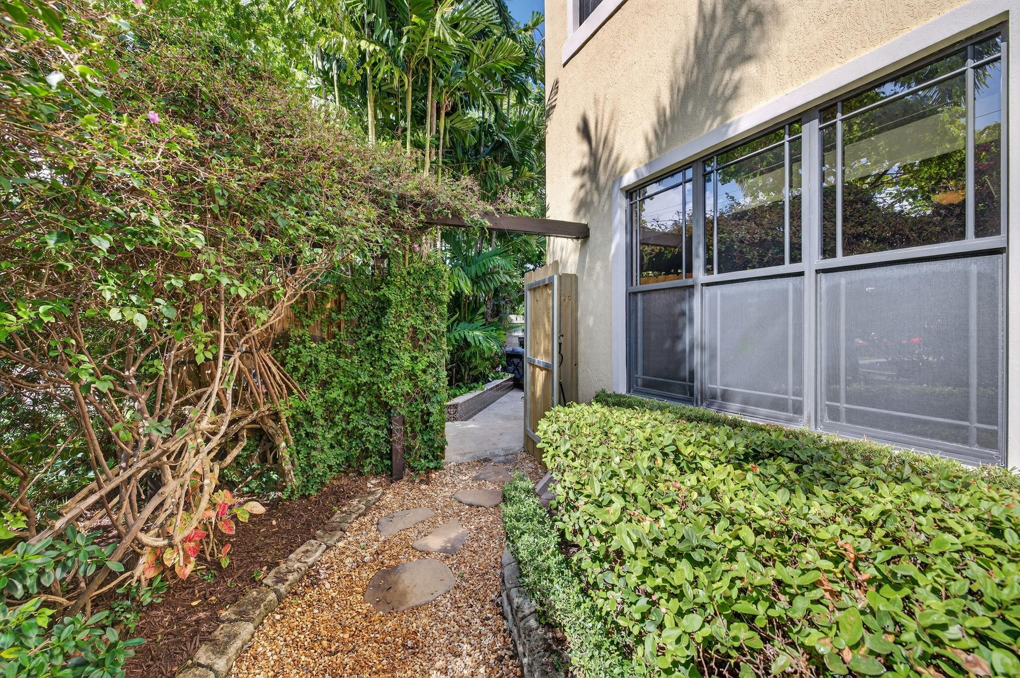 Lake Ridge Corner Townhou - Residential