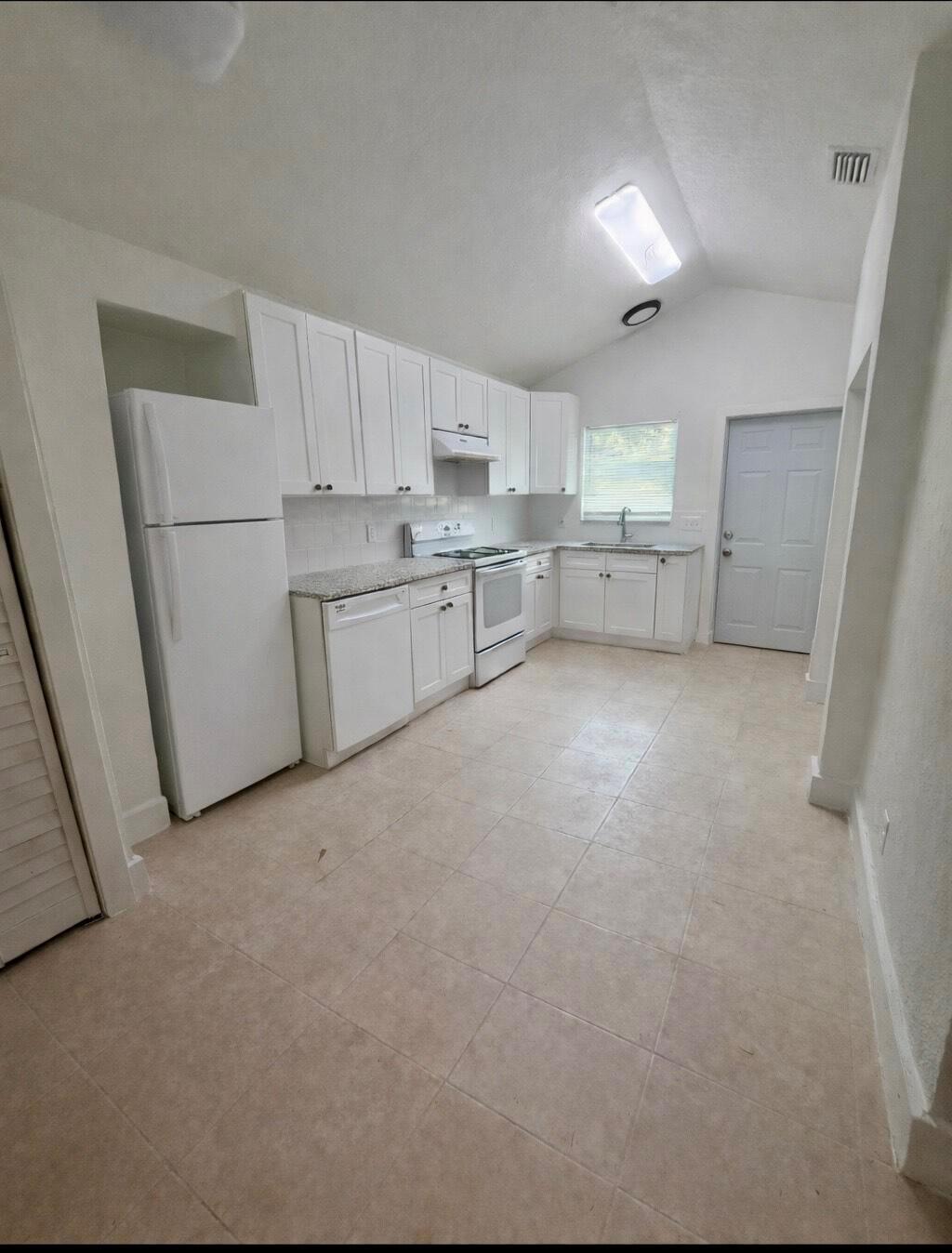 TROPICAL TERRACE - Residential Lease