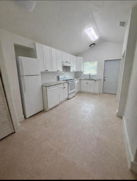 TROPICAL TERRACE - Residential Lease