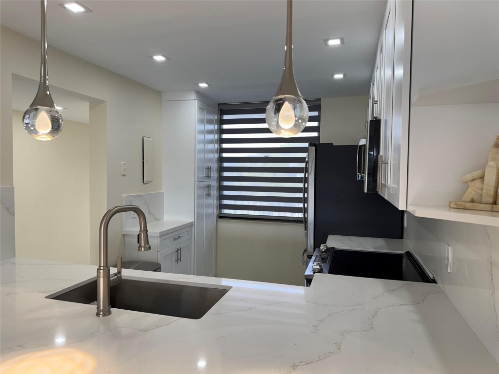 Condo 10 Of Whitehall Con - Residential Lease