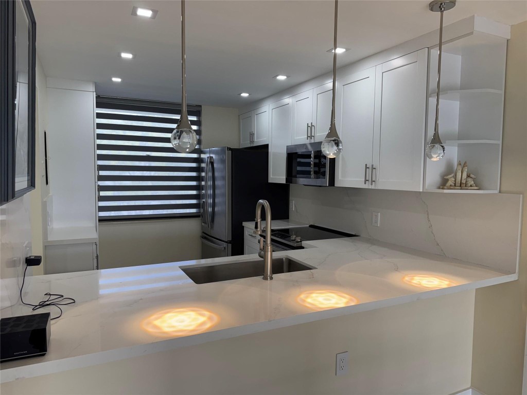 Condo 10 Of Whitehall Con - Residential Lease