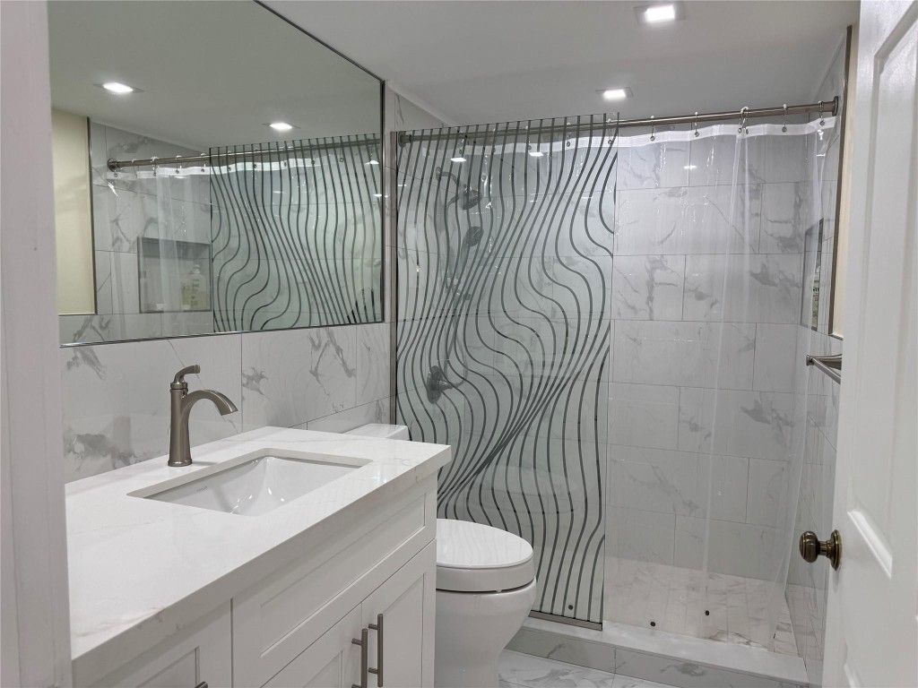 Condo 10 Of Whitehall Con - Residential Lease