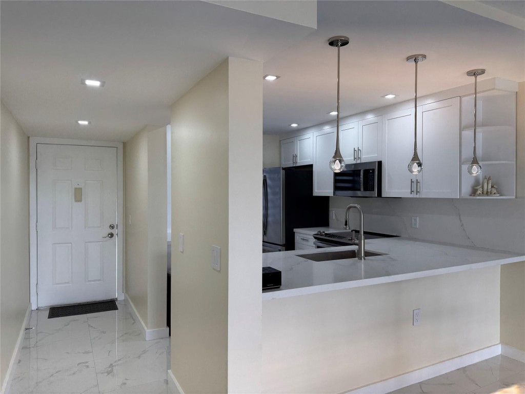 Condo 10 Of Whitehall Con - Residential Lease