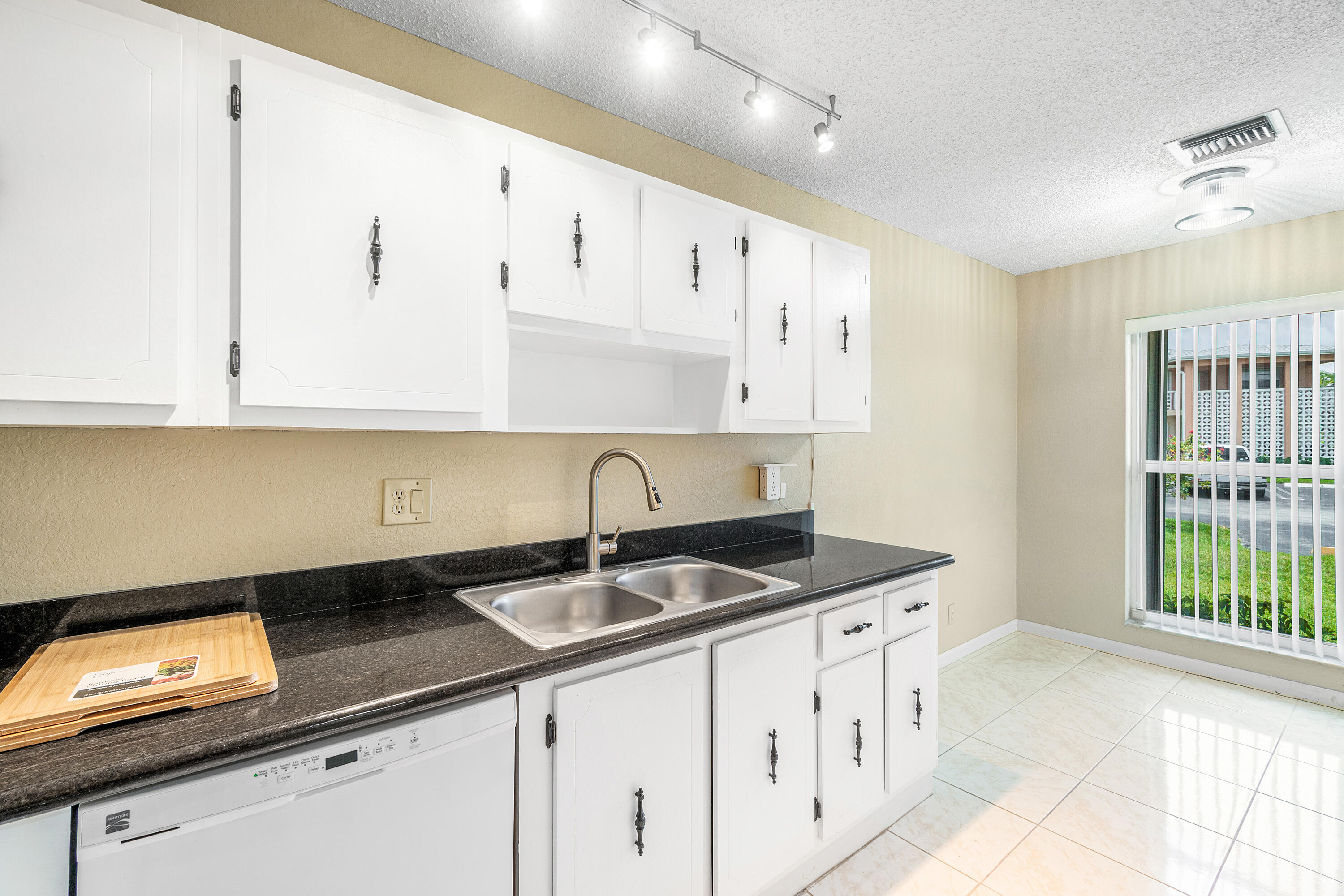PINES OF DELRAY NORTH CONDO - Residential Lease