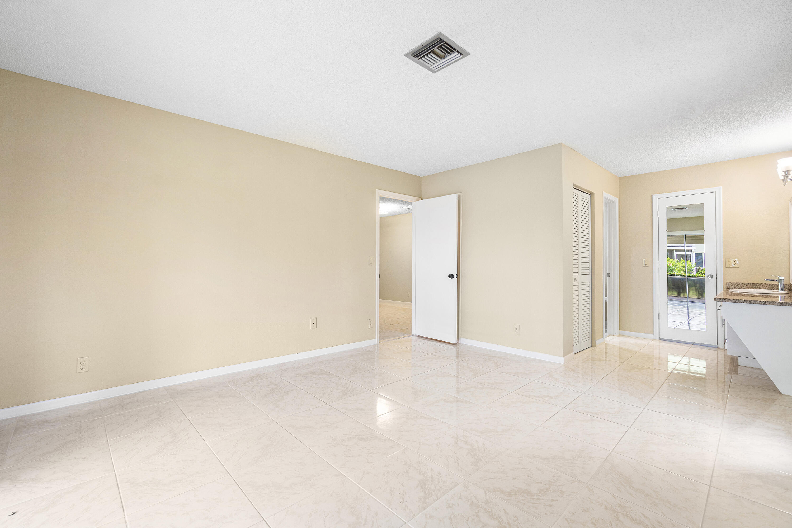 PINES OF DELRAY NORTH CONDO - Residential Lease