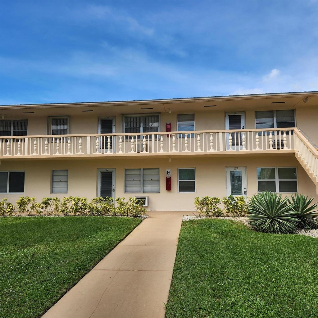 Photo of 106 Coventry E #106, West Palm Beach, FL 33417 (MLS # R11134580)