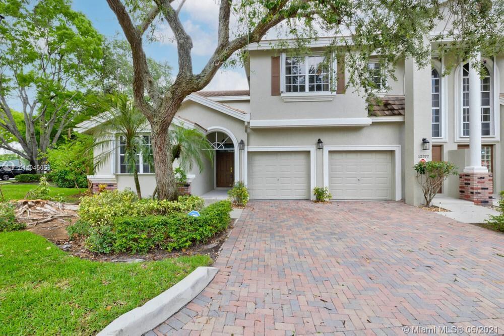 BEAUTIFUL, RENOVATED 1 STORY LUXURY CORNER TOWNHOME WITH GARAGE AND LAKEVIEW IN 24HR GUARD GATED COMMUNITY FEATURING A LIGHT AND BRIGHT OPEN AND SPACIOUS SPLIT FLOORPLAN, UPGRADED STAINLESS GRANITE KITCHEN, LUXURIOUS BATHROOMS, MASSIVE CUSTOM WALK-IN CLOSET, RECESSED LIGHTING EXTRAORDINARY STORAGE SPACE, FULL HURRICANE PROTECTION, SCREENED PATIO WITH WATER VIEW, AND BRAND NEW WASHER/DRYER ON THE WAY. LOCATED IN HIGHLY DESIRABLE STEEPLECHASE AT EAGLE TRACE, AMENITIES INCLUDE, TENNIS, BASKETBALL, COMMUNITY POOL, CLUBHOUSE, GREAT SCHOOLS AND ACCESS TO NEARBY RESTAURANTS, SHOPPING AND MORE.