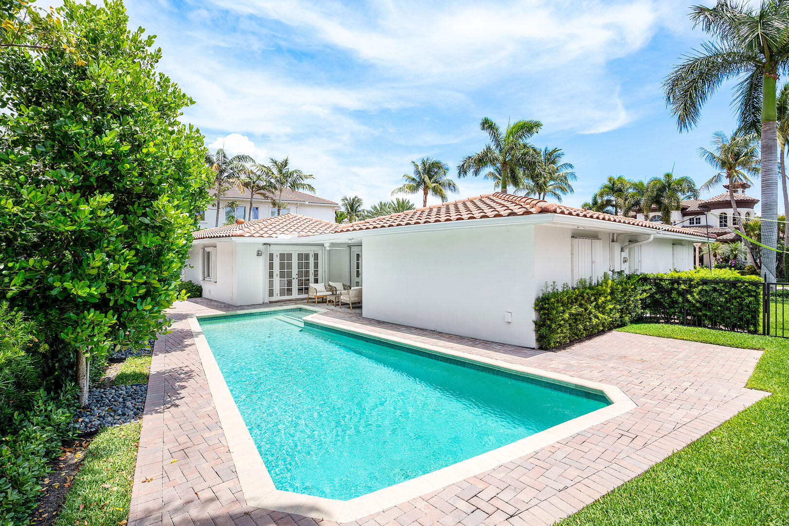 ROYAL PALM YACHT & COUNTRY CLUB - Residential Lease
