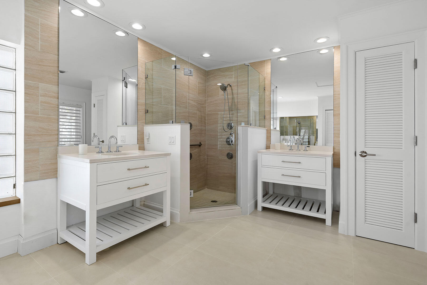 ROYAL PALM YACHT & COUNTRY CLUB - Residential Lease