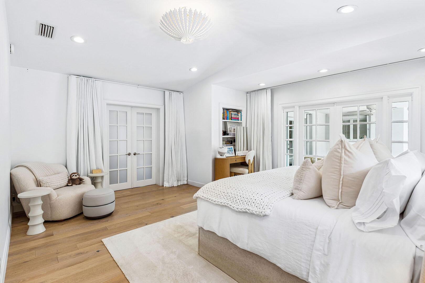 ROYAL PALM YACHT & COUNTRY CLUB - Residential Lease