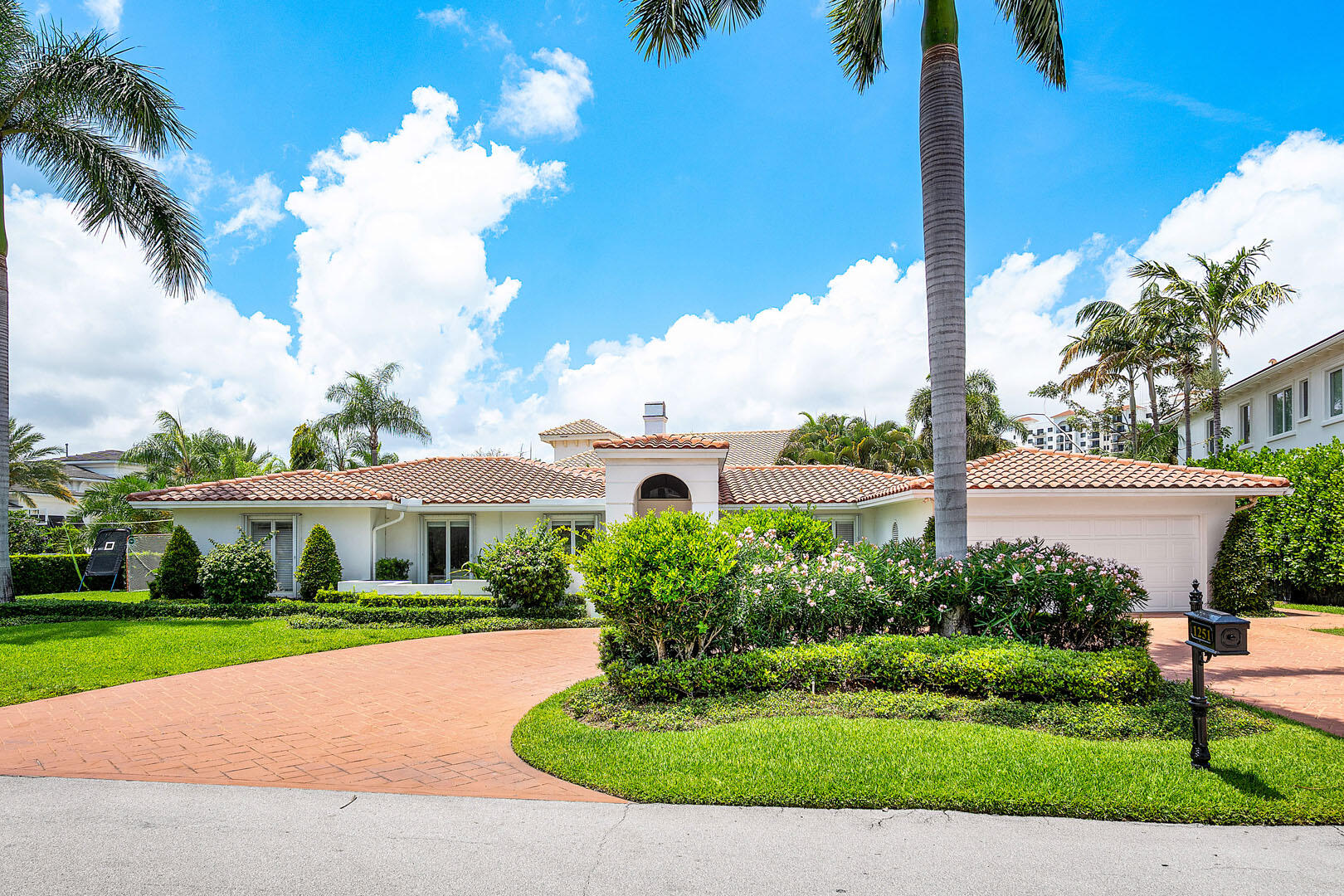 ROYAL PALM YACHT & COUNTRY CLUB - Residential Lease