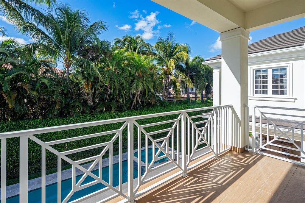 ROYAL PALM YACHT & COUNTRY CLUB - Residential