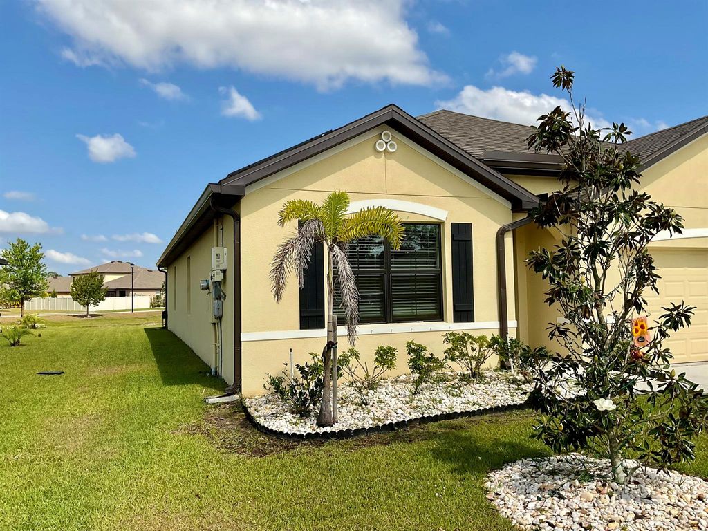Photo of 6538 NW Oaklawn Way, Port Saint Lucie, FL 34983 (MLS # R10981453)