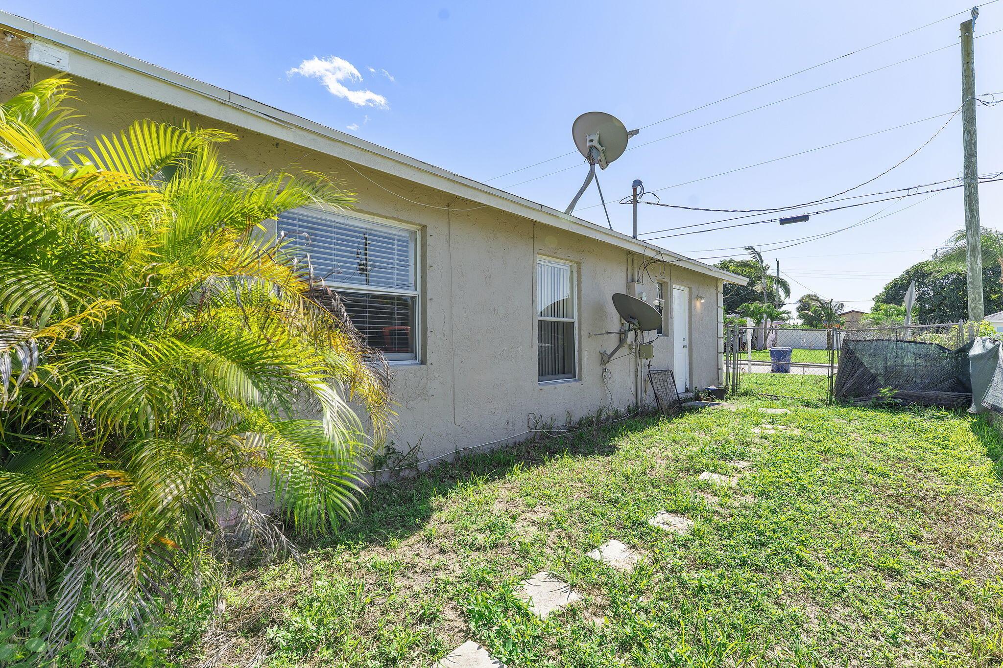 ACREHOME PARK SECOND ADD - Residential Lease