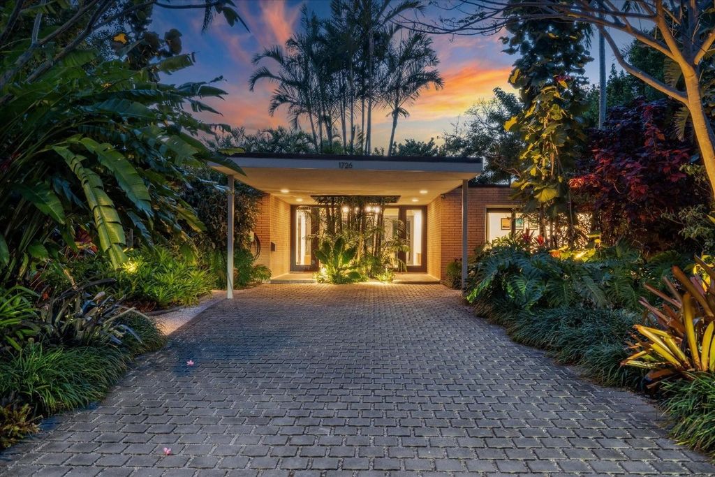 Photo of 1726 NE 35th Street, Oakland Park, FL 33334 (MLS # F10501057)