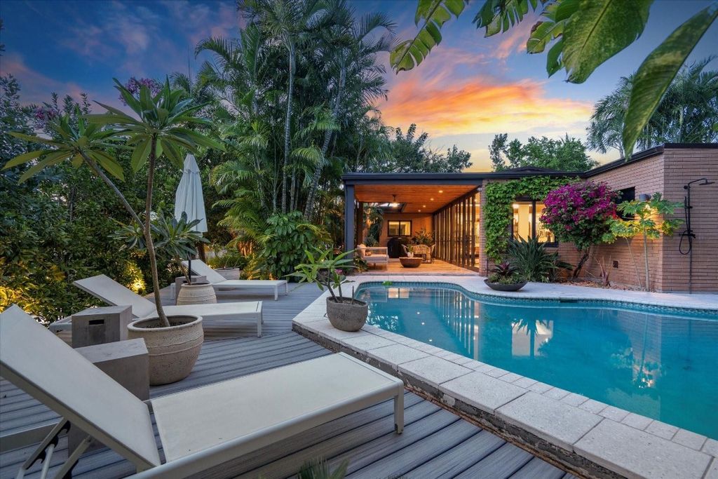 Photo of 1726 NE 35th Street, Oakland Park, FL 33334 (MLS # F10501057)