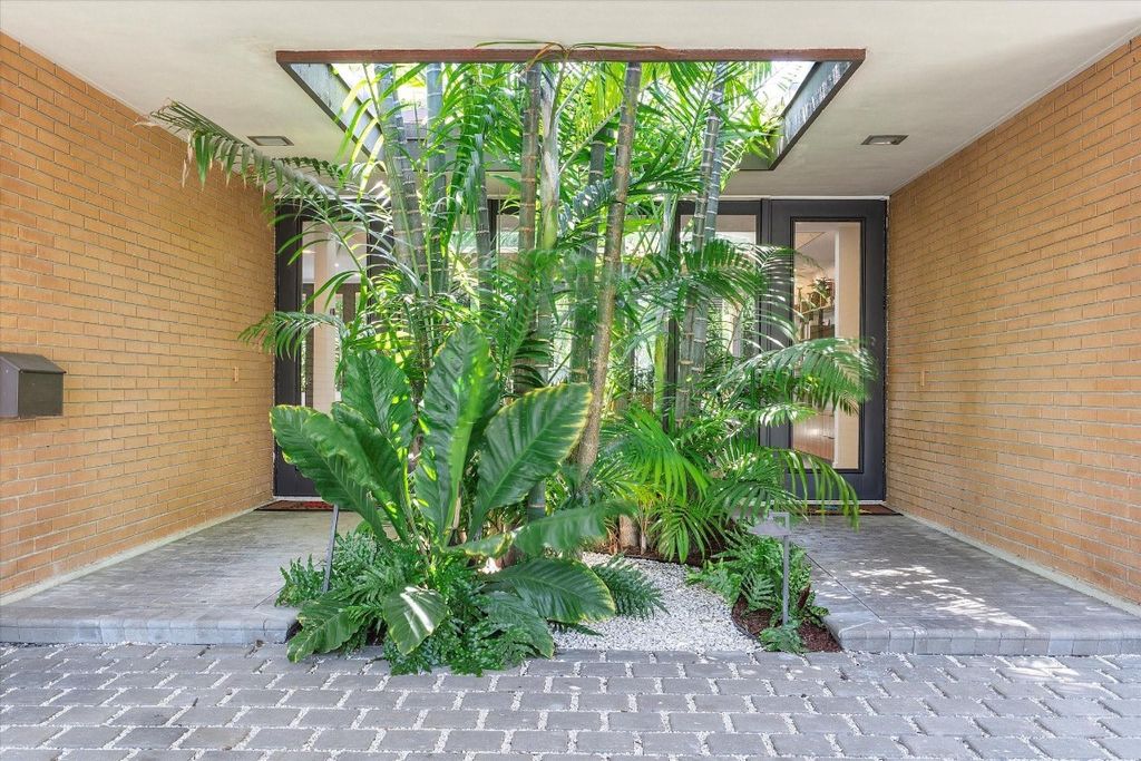 Photo of 1726 NE 35th Street, Oakland Park, FL 33334 (MLS # F10501057)