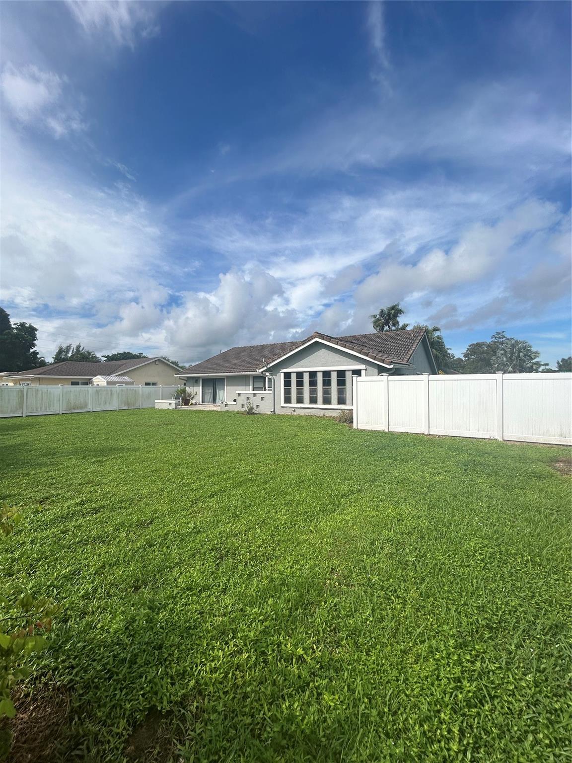 21910 Pine Trce