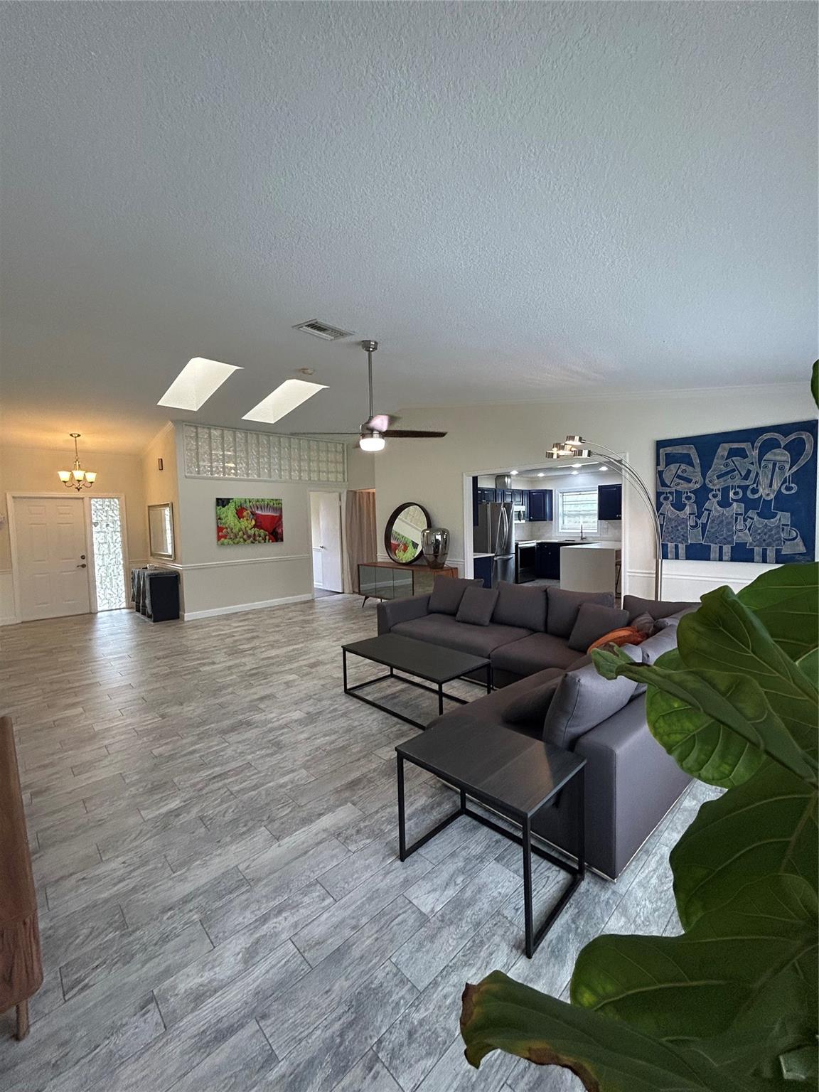 21910 Pine Trce