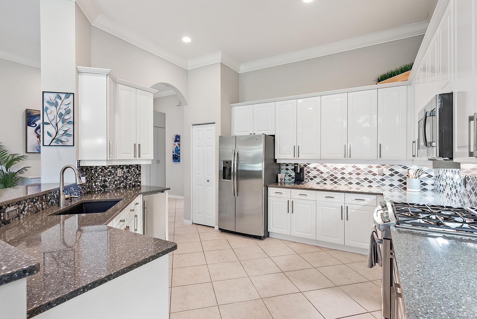 IBIS GOLF AND COUNTRY CLUB 18 - Residential Lease