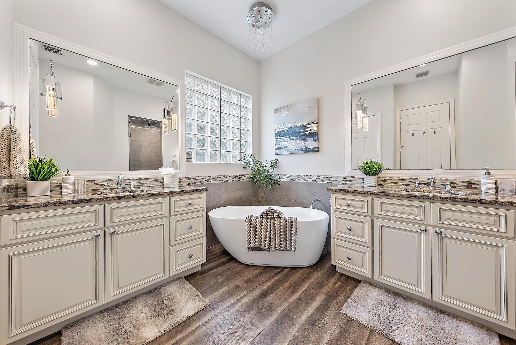 IBIS GOLF AND COUNTRY CLUB 18 - Residential Lease