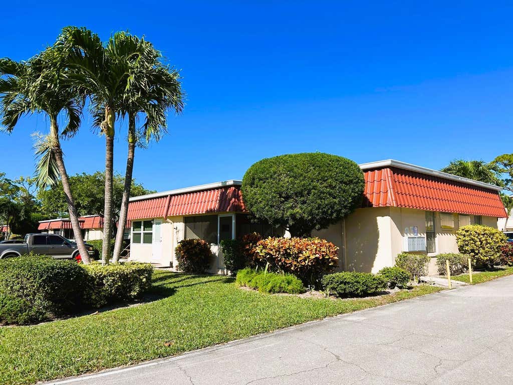 Photo of 629 Marlboro Oval Oval #A, Lake Worth, FL 33467 (MLS # R10944289)
