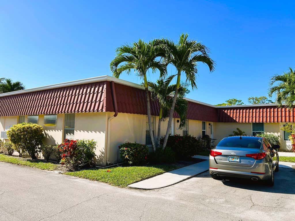 Photo of 629 Marlboro Oval Oval #A, Lake Worth, FL 33467 (MLS # R10944289)
