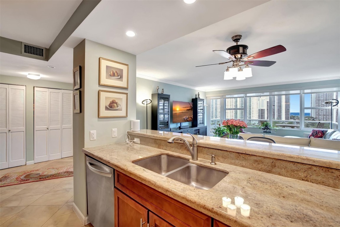 Coral Ridge Towers East - Residential
