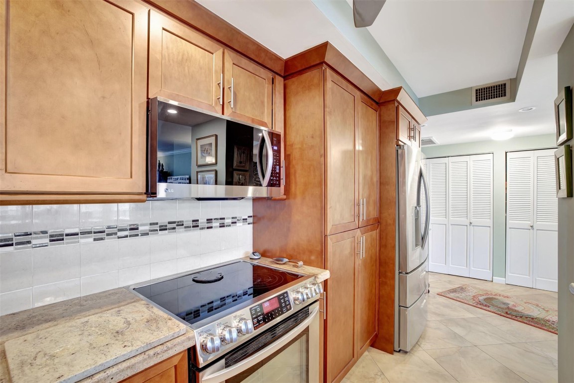 Coral Ridge Towers East - Residential