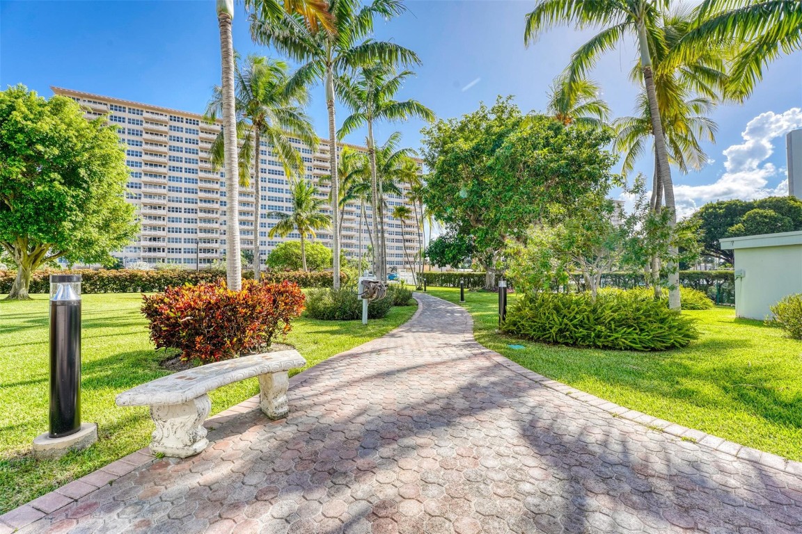 Coral Ridge Towers East - Residential
