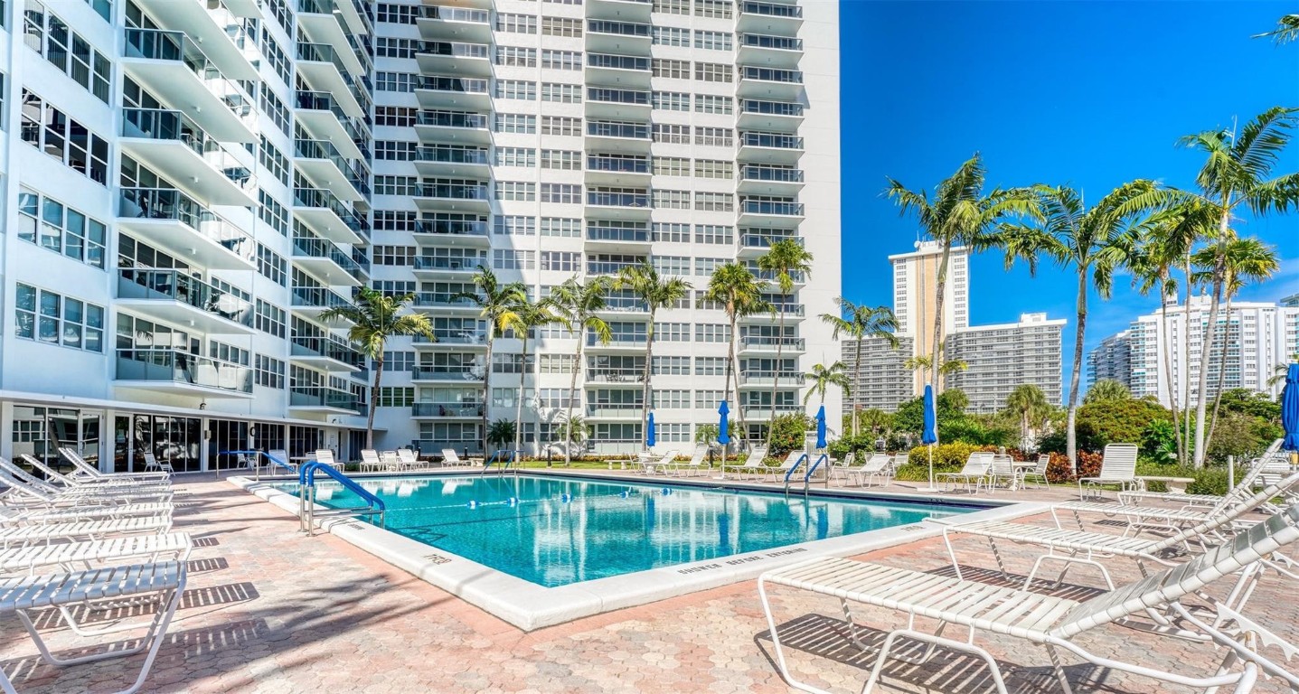 Coral Ridge Towers East - Residential