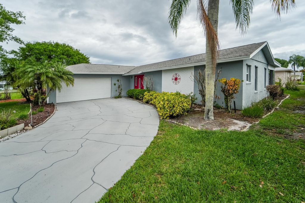 Photo of 18327 SE Par Lane, Jupiter, FL 33469 (MLS # B26013354)