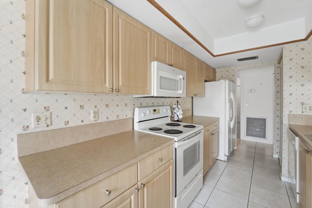 Photo of 18327 SE Par Lane, Jupiter, FL 33469 (MLS # B26013354)