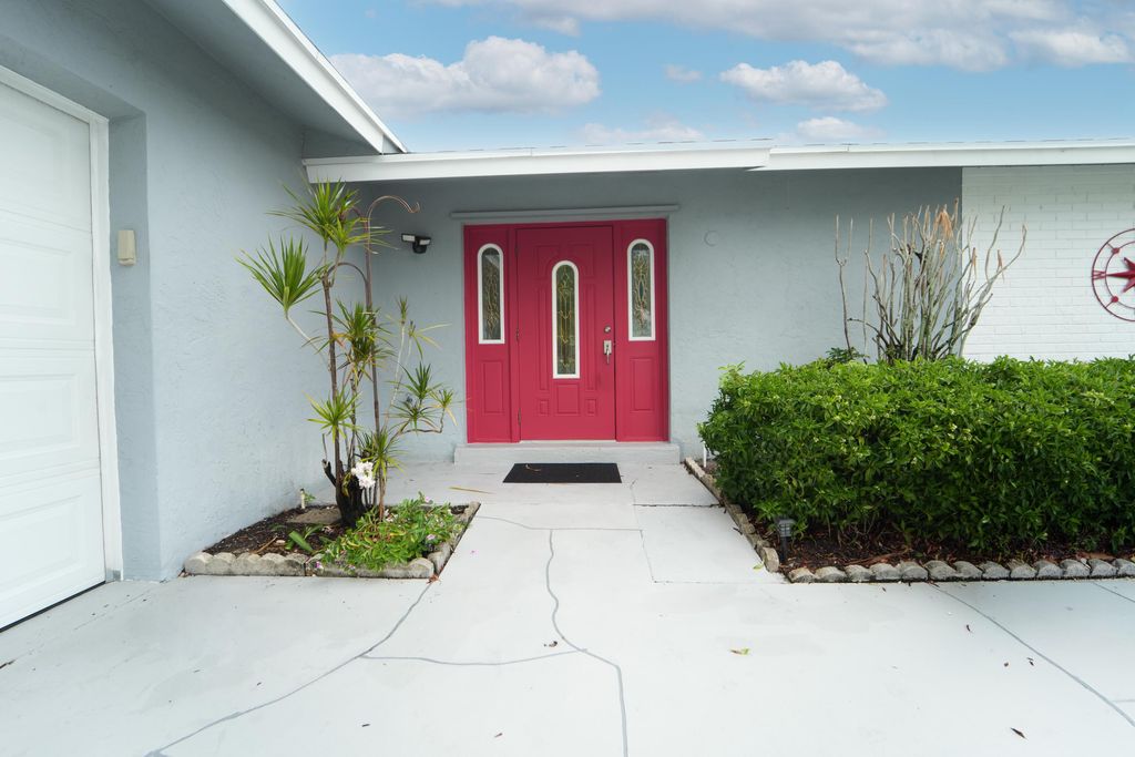 Photo of 18327 SE Par Lane, Jupiter, FL 33469 (MLS # B26013354)