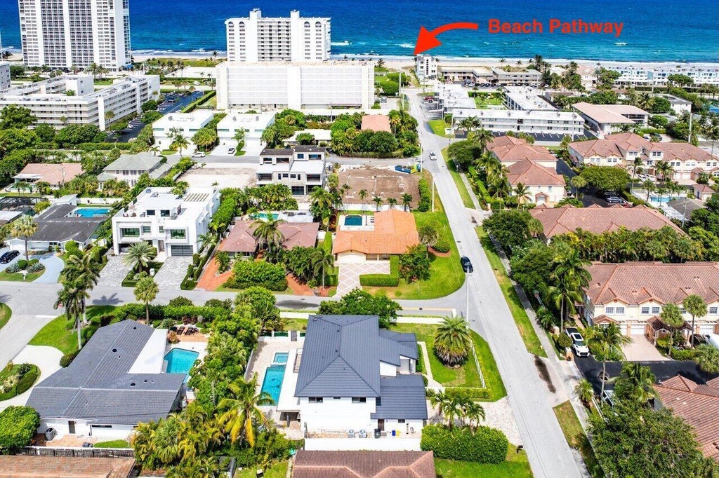 Photo of 811 SE 31st Street, Boca Raton, FL 33432 (MLS # B26072022)